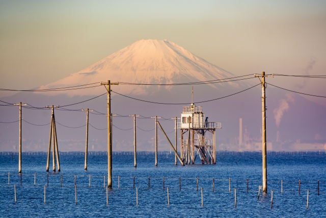 久津間海岸海中電柱と富士山