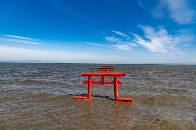 大魚神社の海中鳥居:佐賀・太良町にある大魚神社の物語│佐賀 | 謎のツーリング組織