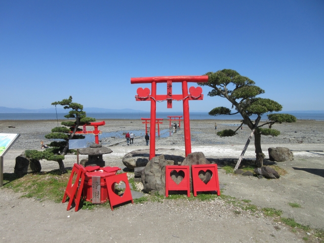大魚神社の海中鳥居：佐賀・太良町にある大魚神社の物語│佐賀 | 謎のツーリング組織
